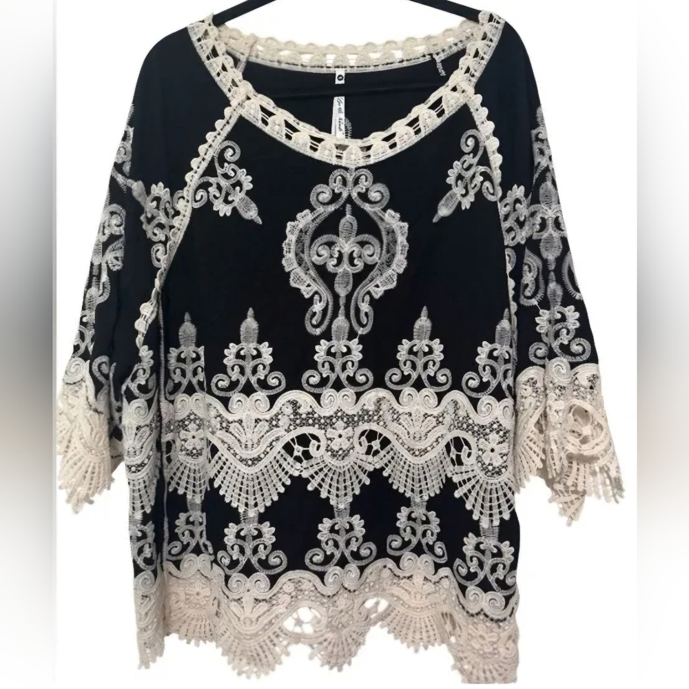 Leo & Nicole Black and Cream Lace Blouse